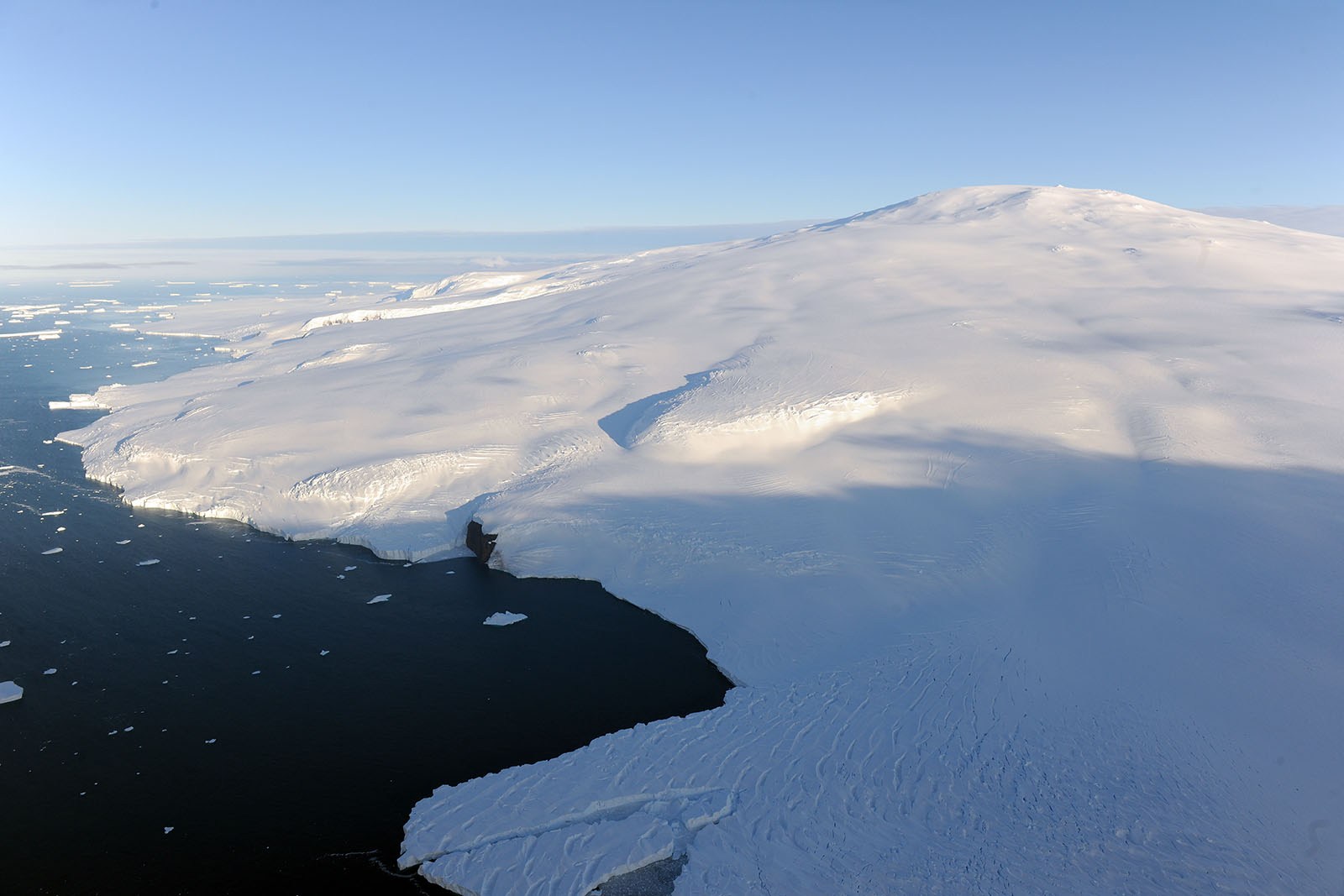 Mount-siple-volcano-aerial.jpg