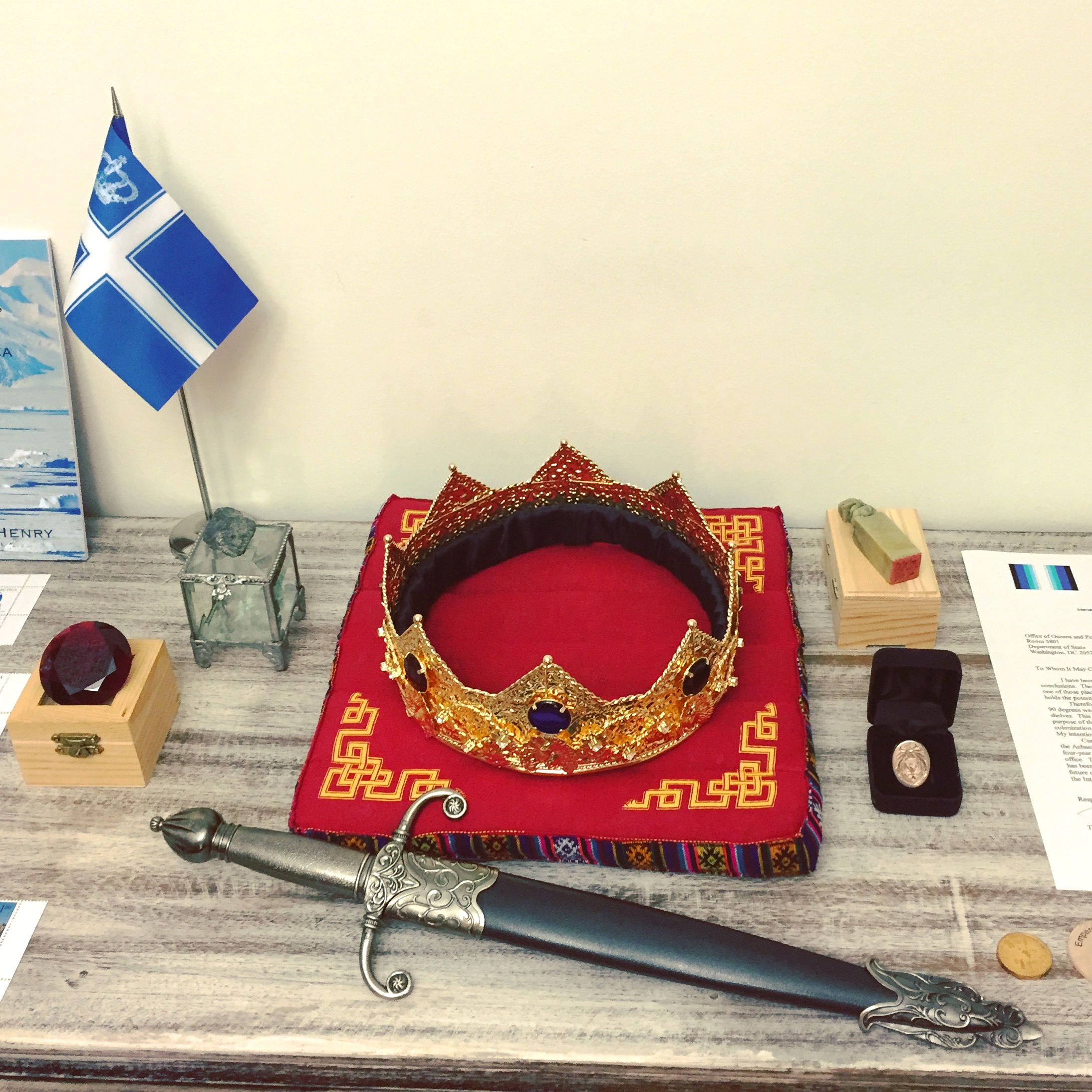 File:Crown-Jewels.jpg